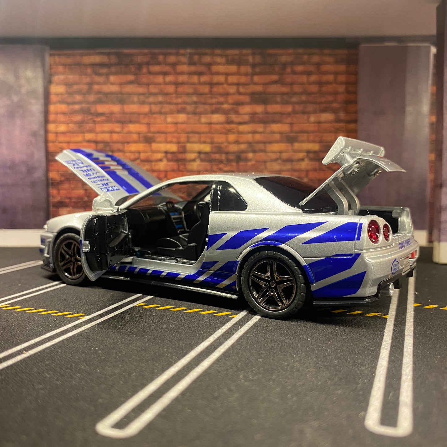 Nissan skyline GTR R34 1:32