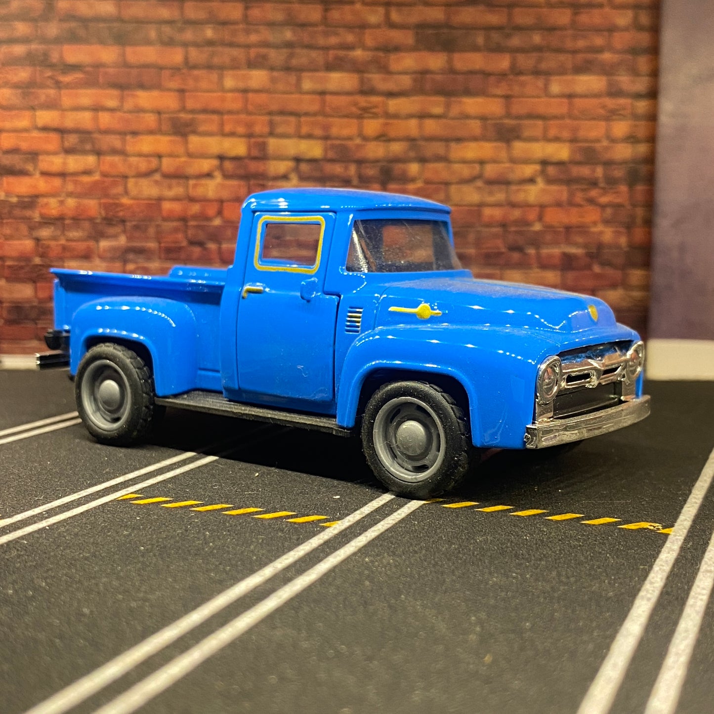 vintage pickup truck 1:32