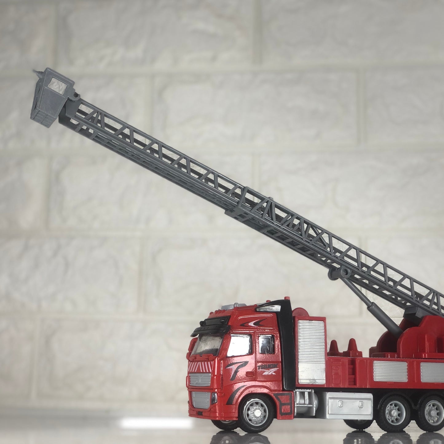 1:32 fire truck scale model