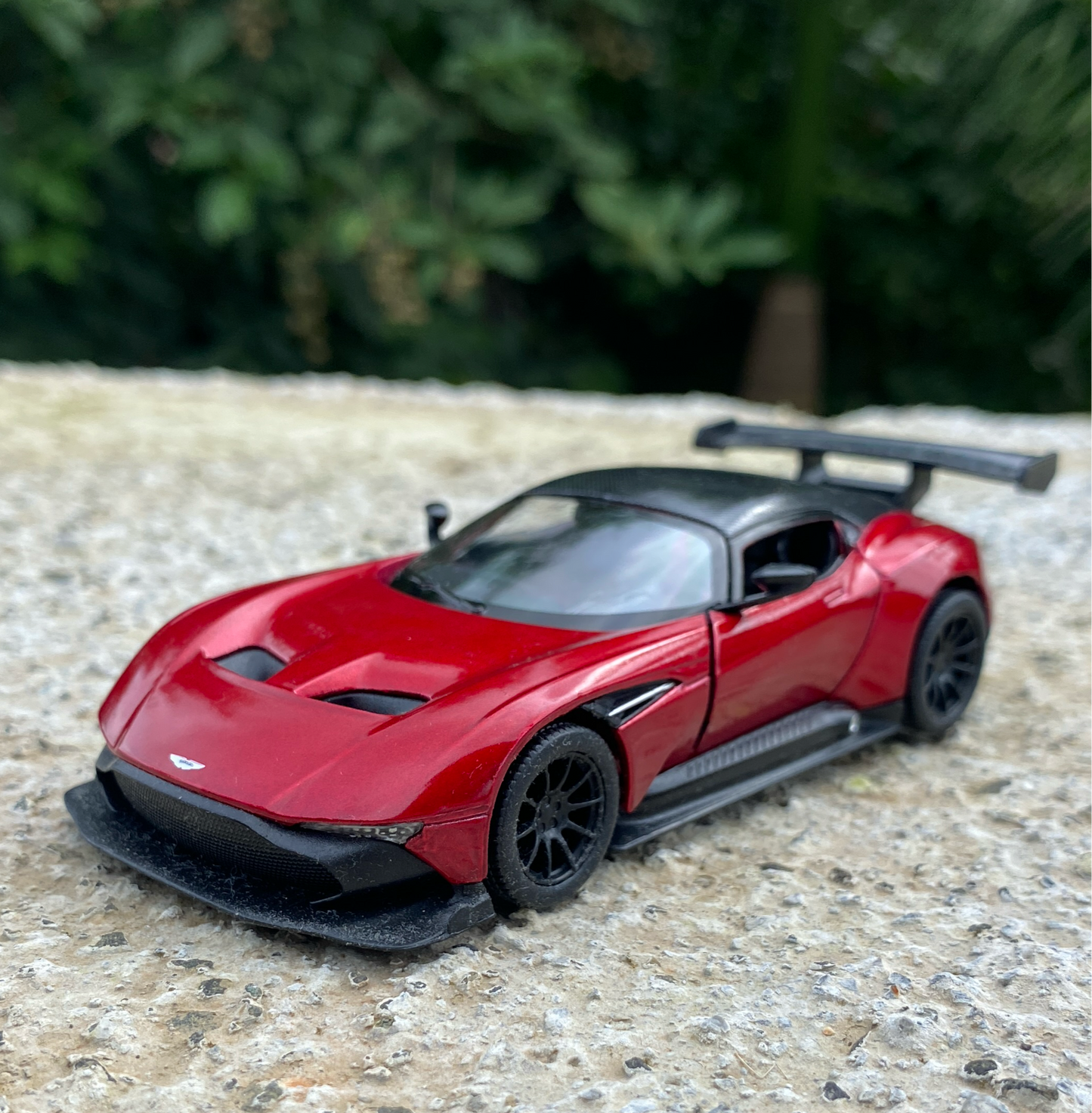 1:32 Aston martin by kinsmart diecast