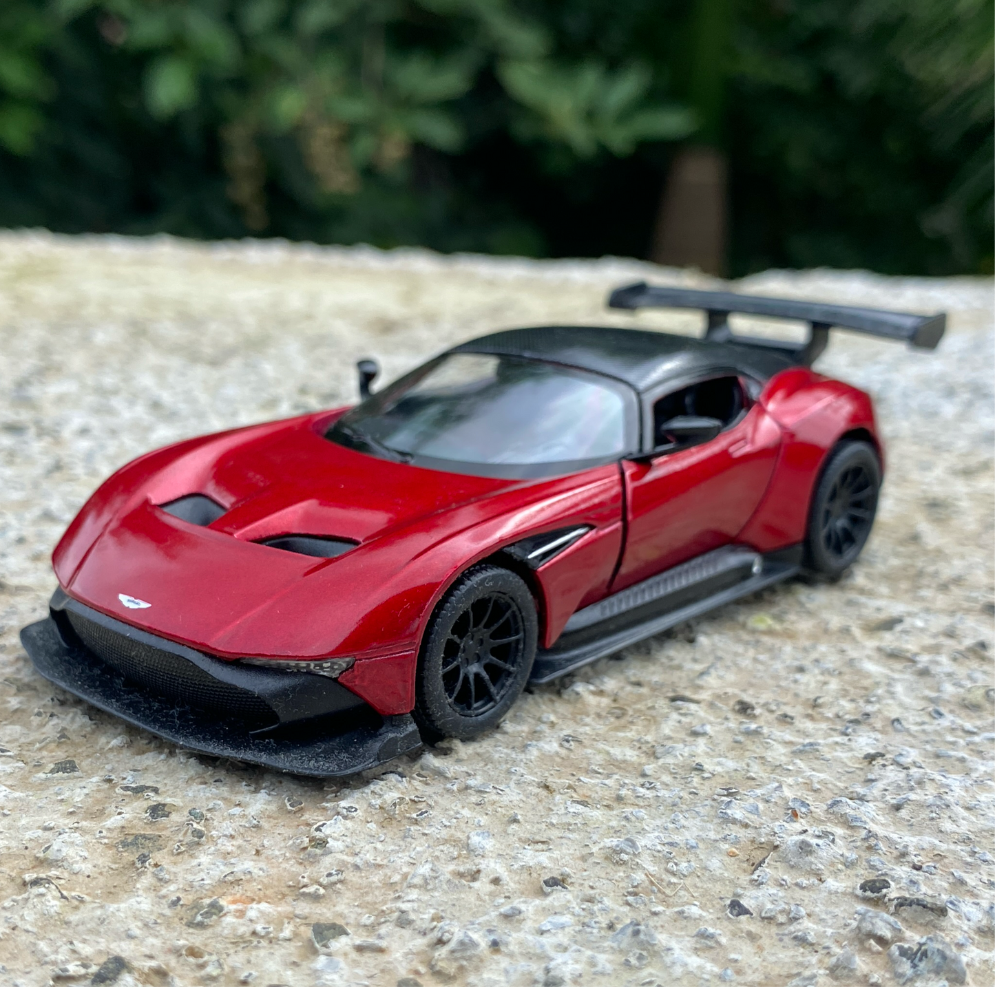 1:32 Aston martin by kinsmart diecast