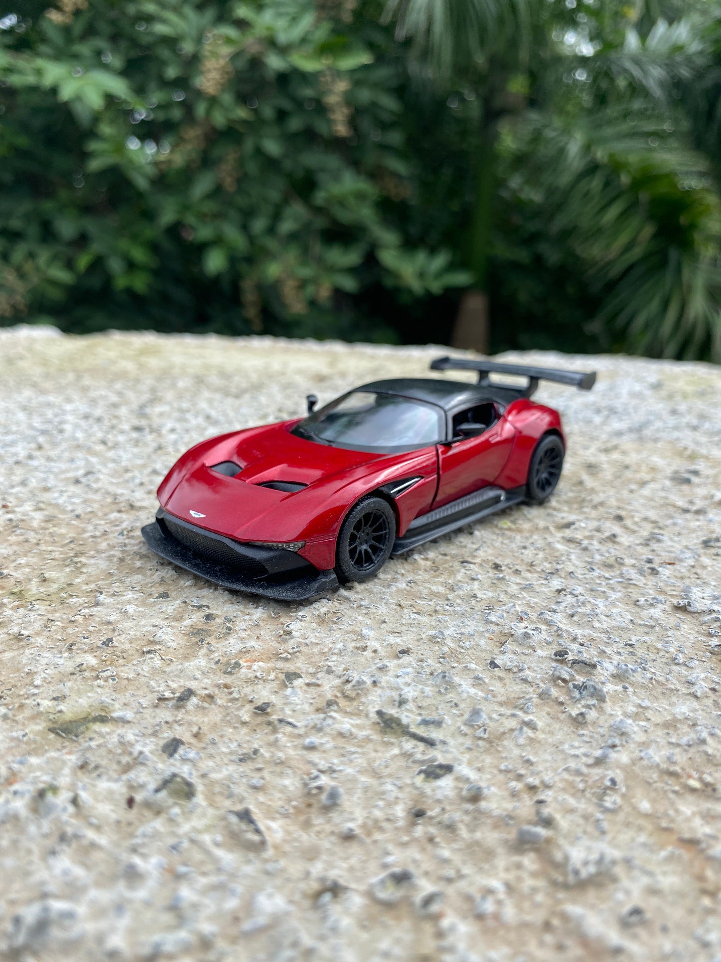 1:32 Aston martin by kinsmart diecast
