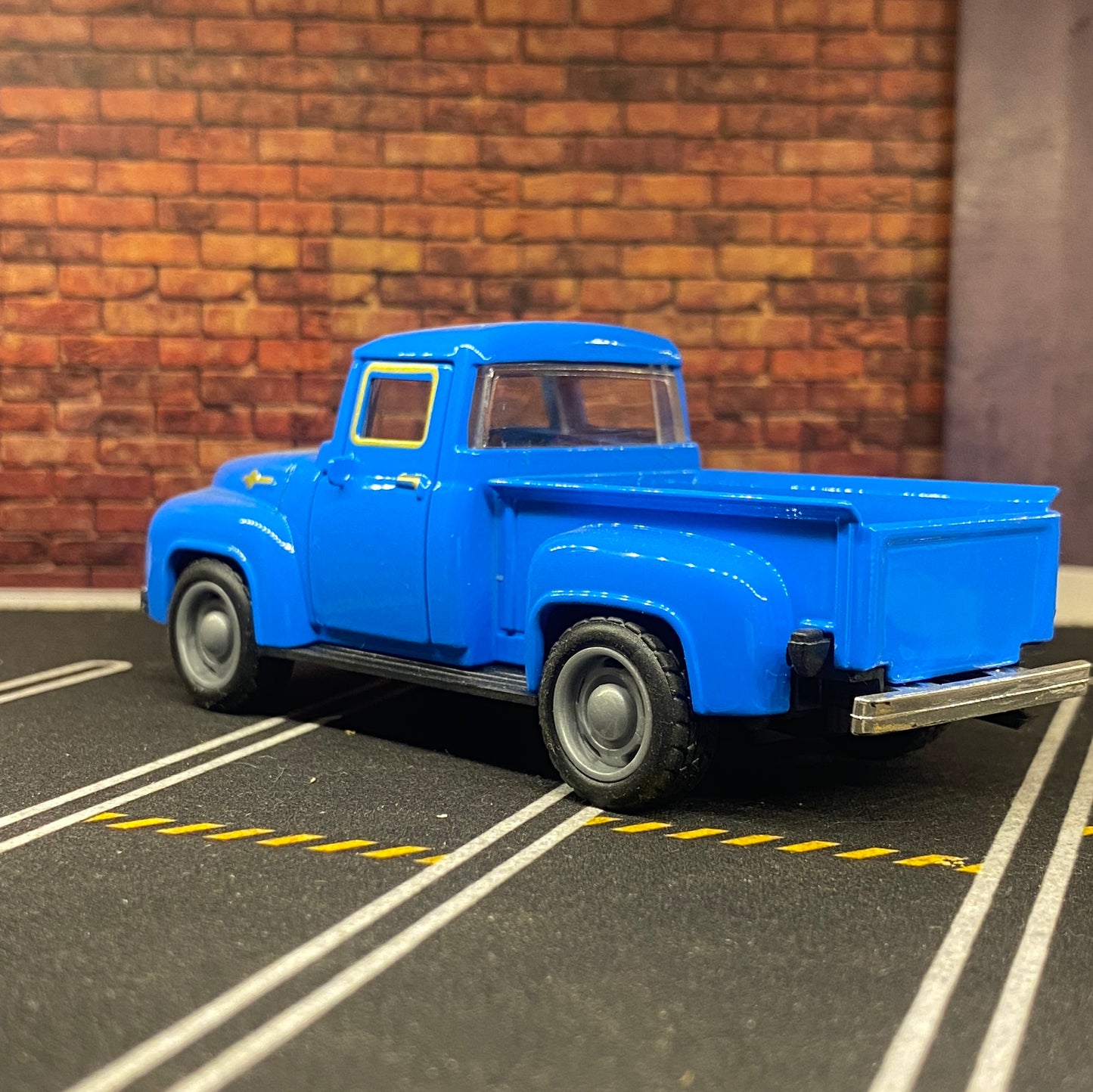 vintage pickup truck 1:32
