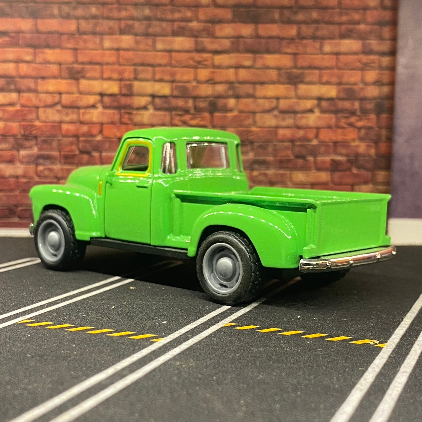 vintage model pickup truck 1:32