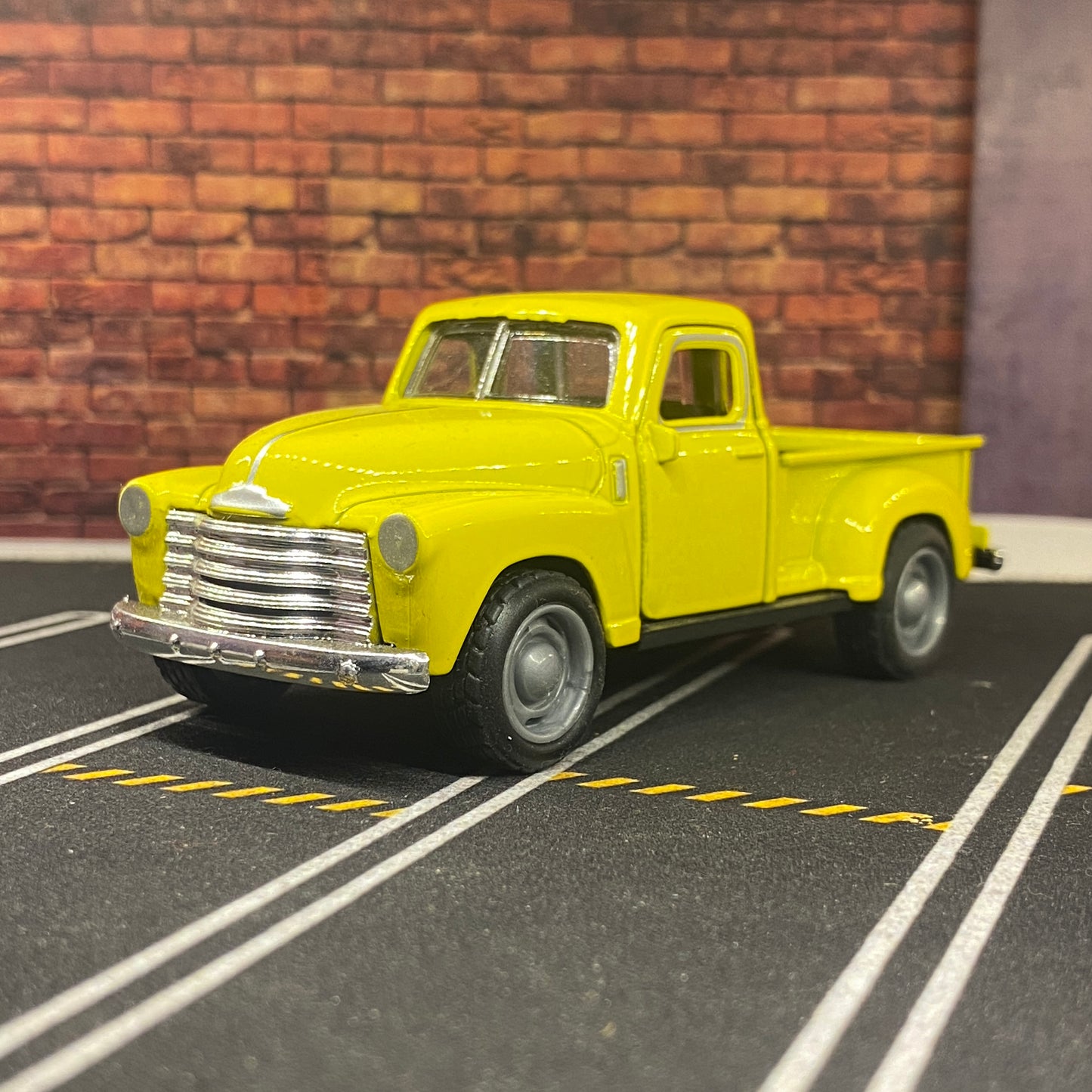 vintage pickup truck 1:32