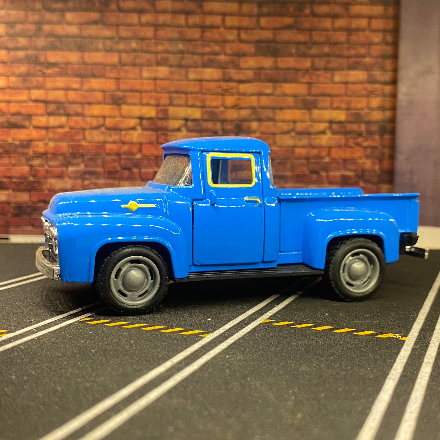 vintage pickup truck 1:32