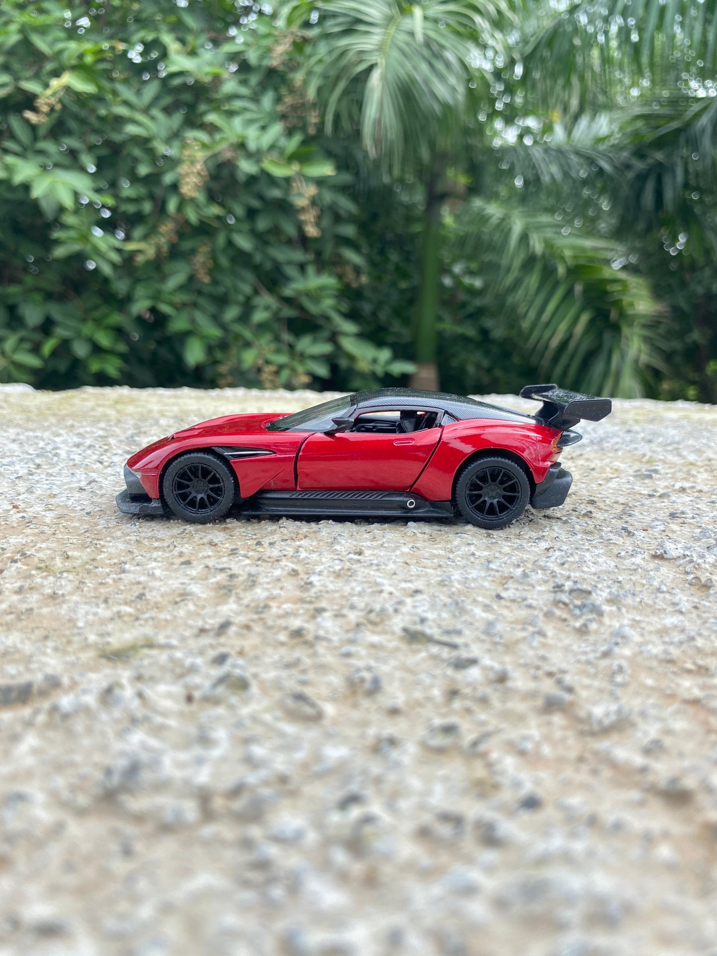 1:32 Aston martin by kinsmart diecast