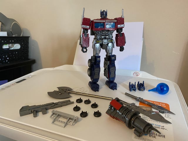 Baiwei Commander Cybertron TW-1027 Figure