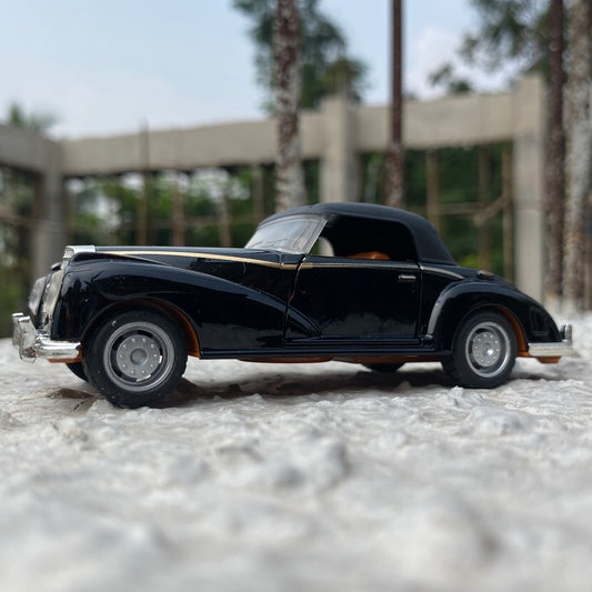 1:38 scale model vintage car