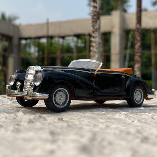1:38 scale model vintage car