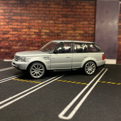 RASTAR Land Rover 1:43 scale model