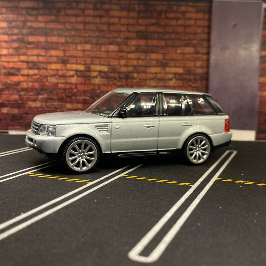 RASTAR Land Rover 1:43 scale model