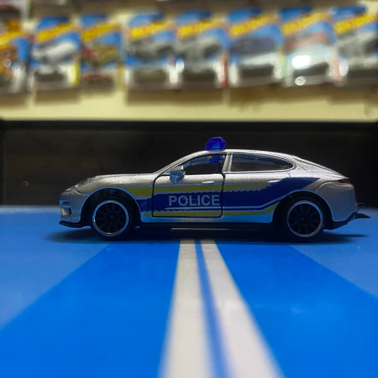 PORSCHE PANAMERA TURBO-MAJORETTE