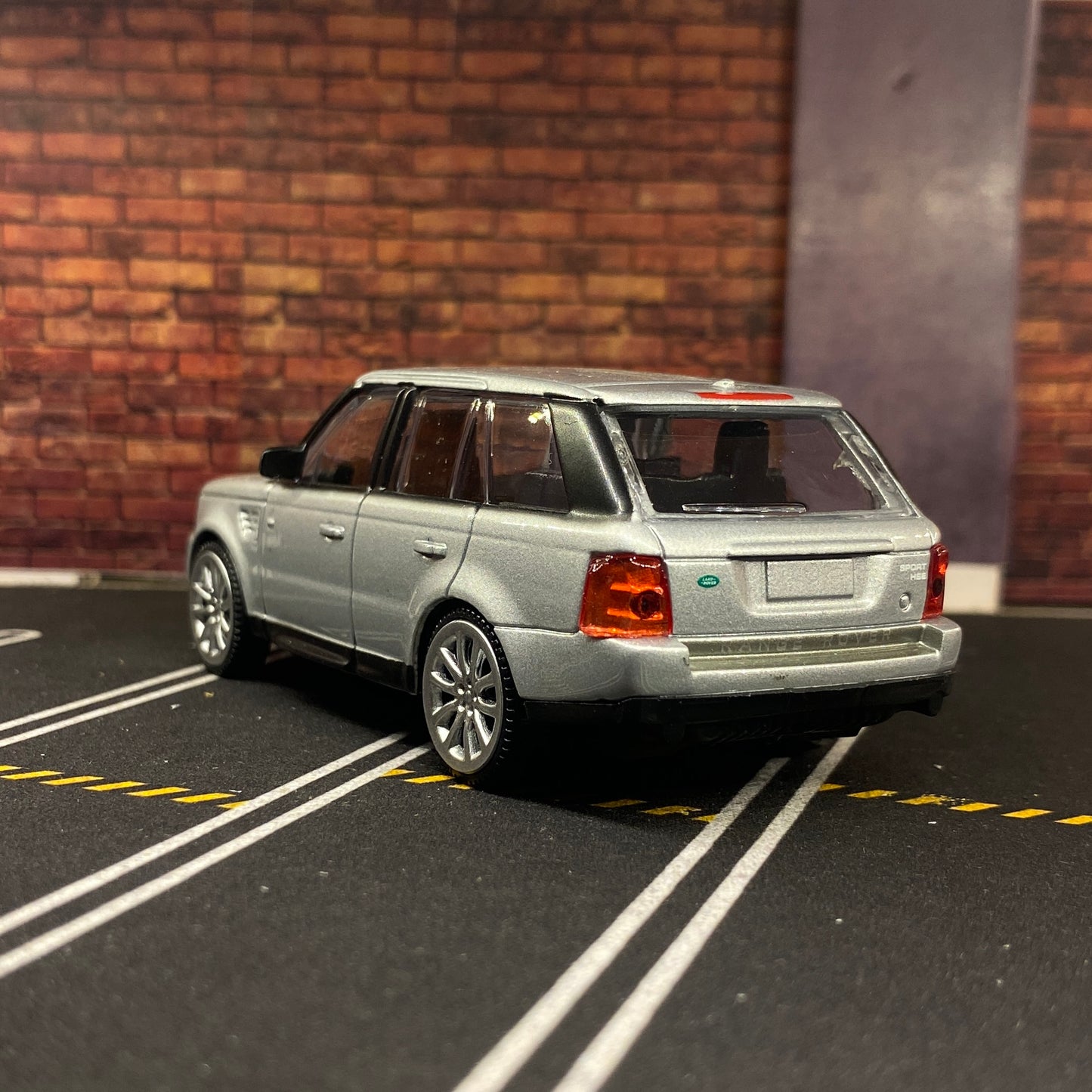 RASTAR Land Rover 1:43 scale model