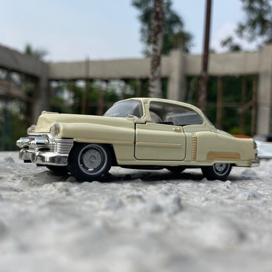 1:38 scale model vintage car