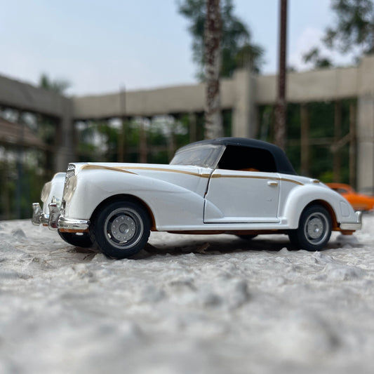 1:38 scale model vintage car