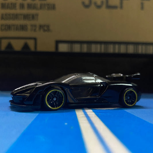 McLeran senna -uncard hot wheels