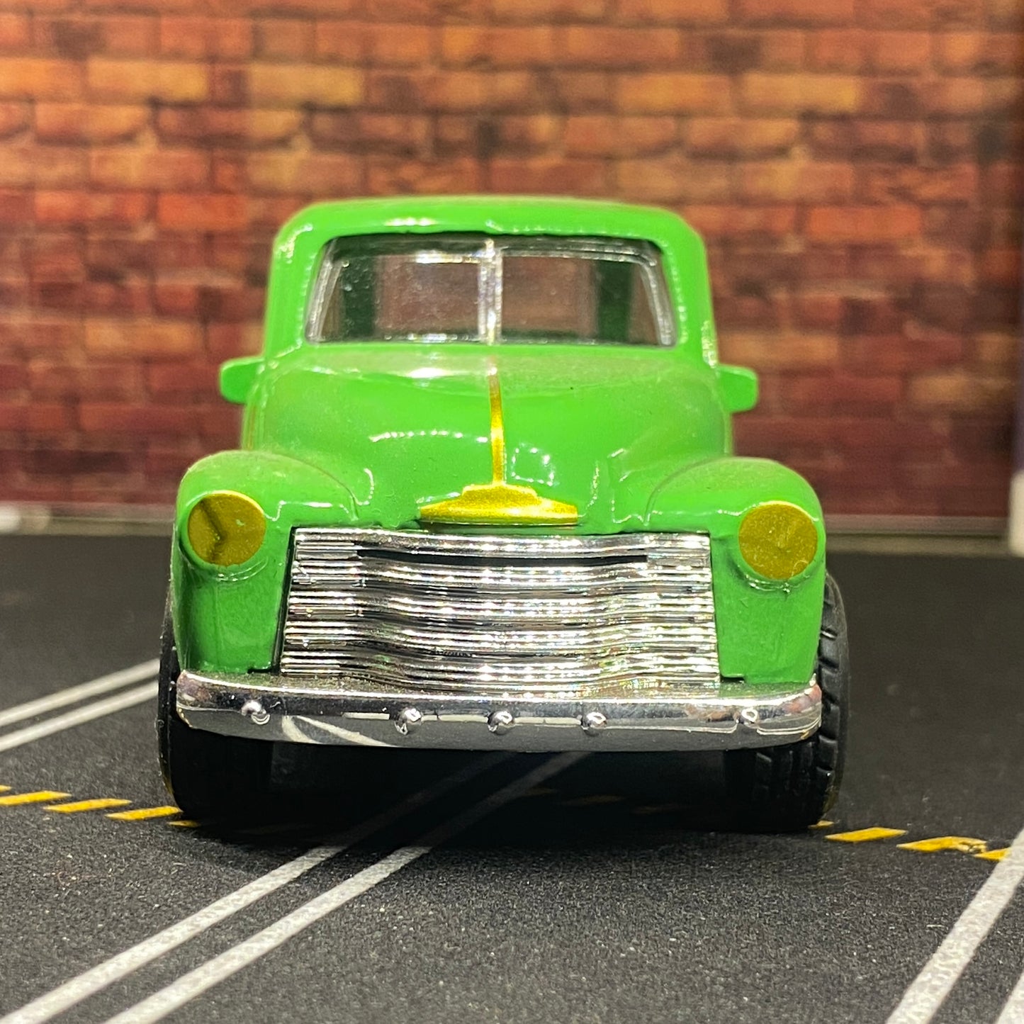 vintage model pickup truck 1:32