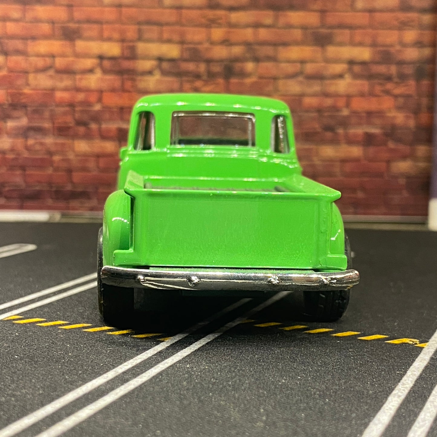 vintage model pickup truck 1:32