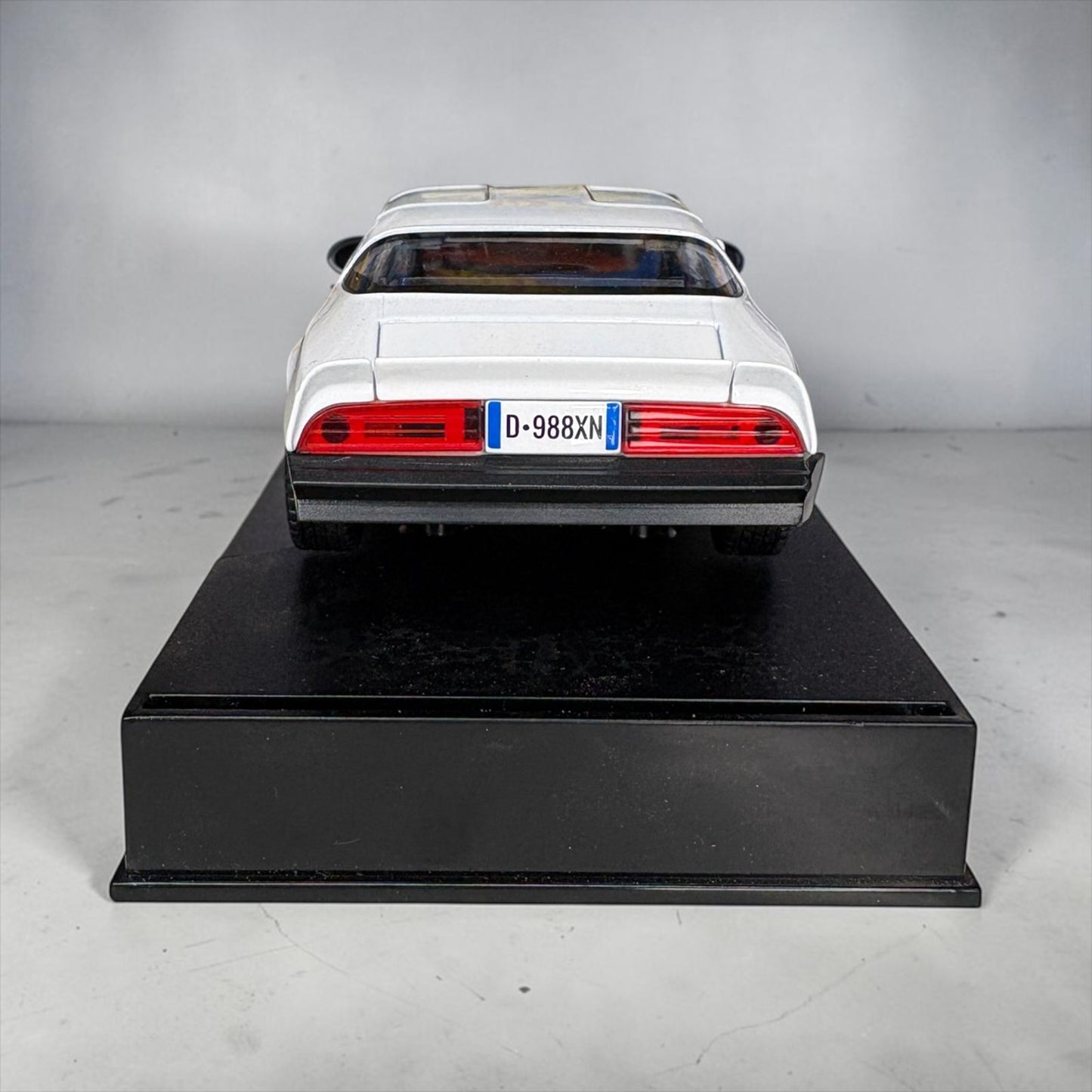 JIAYE 1:32 scale model