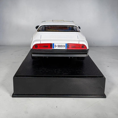JIAYE 1:32 scale model